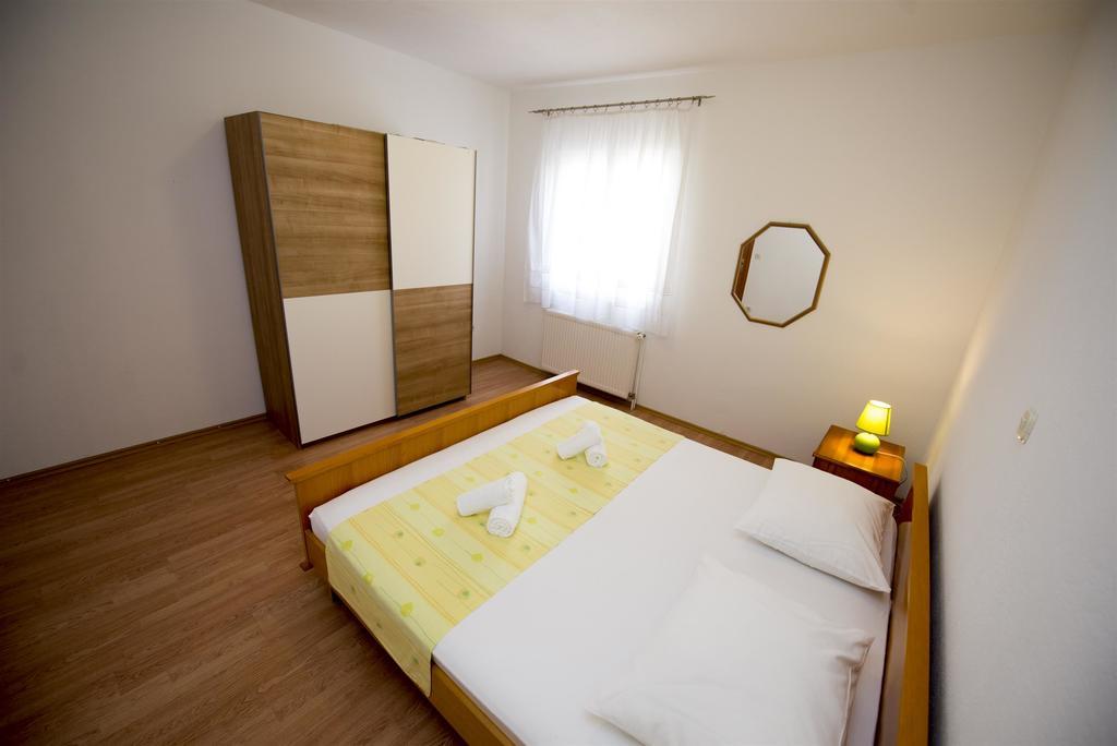 Apartments Meri Trogir Eksteriør bilde